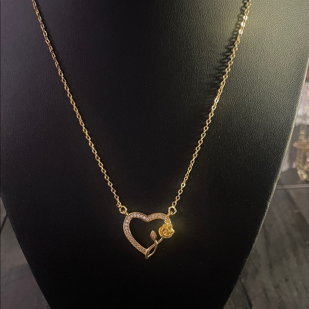 Gold Heart & Rose Pendant Necklace - Elegant Women's Jewelry